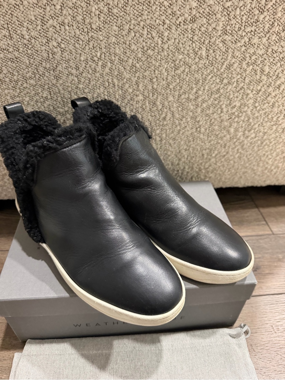 Aquatalia Women’ Black Leather Shearling-Lined Addy Calf boots 10.5